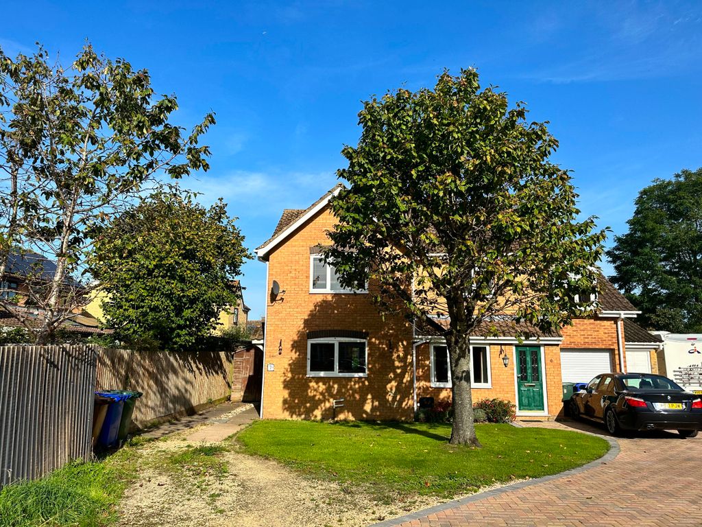 2 bed semidetached house to rent in Banks Furlong, Chesterton