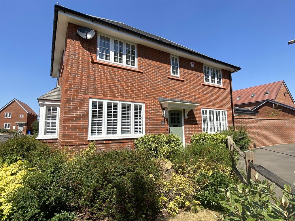 4 bed detached house for sale in Porthcawl Drive, Binfield, Bracknell