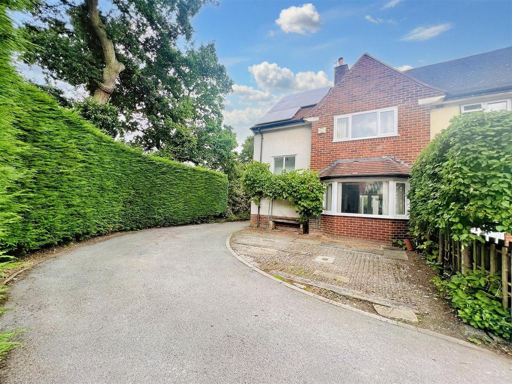 4 bed end terrace house for sale in The Mount, Hale Barns, Altrincham