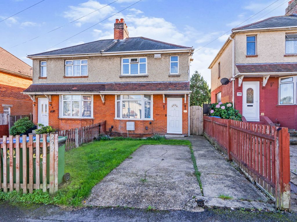 2 bed semidetached house for sale in Honeysuckle Road, Southampton