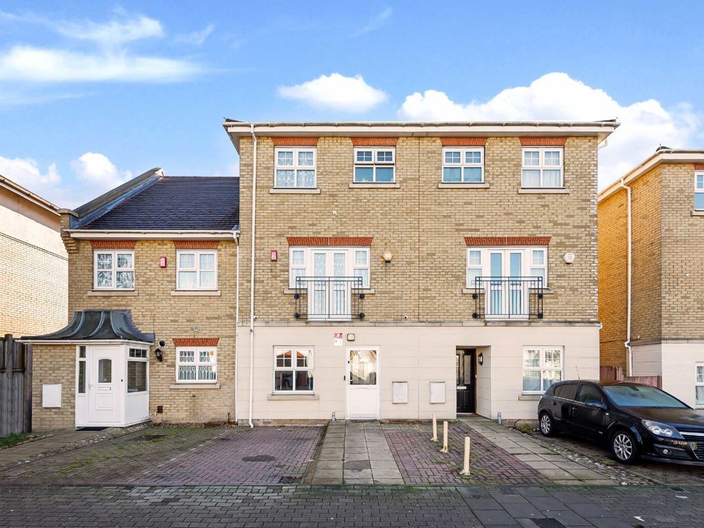 5 bed terraced house for sale in De Havilland Road, Edgware HA8, £