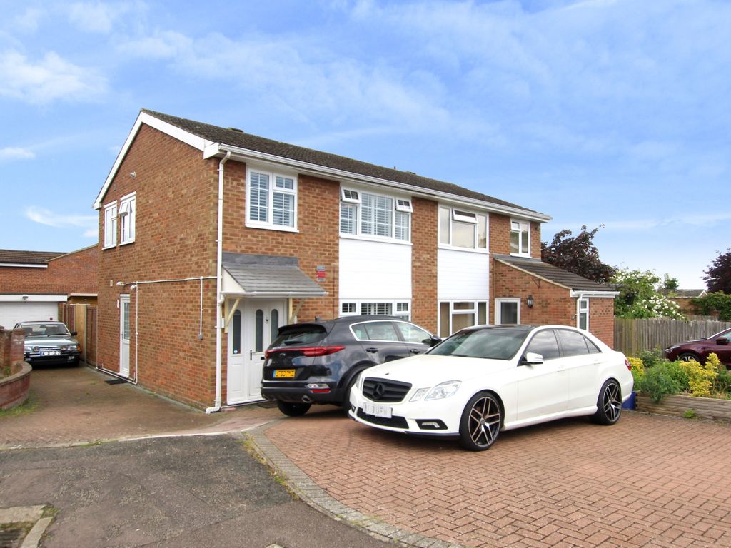 3 bed semidetached house for sale in Ivel View, Sandy SG19, £390,000