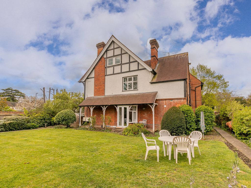 2 bed flat to rent in Queens Road, Datchet, Slough SL3 Zoopla