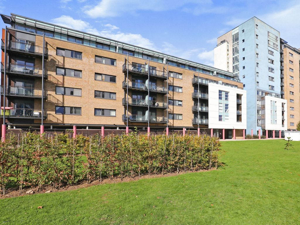 1 bed flat for sale in Ferry Court, Cardiff CF11 Zoopla