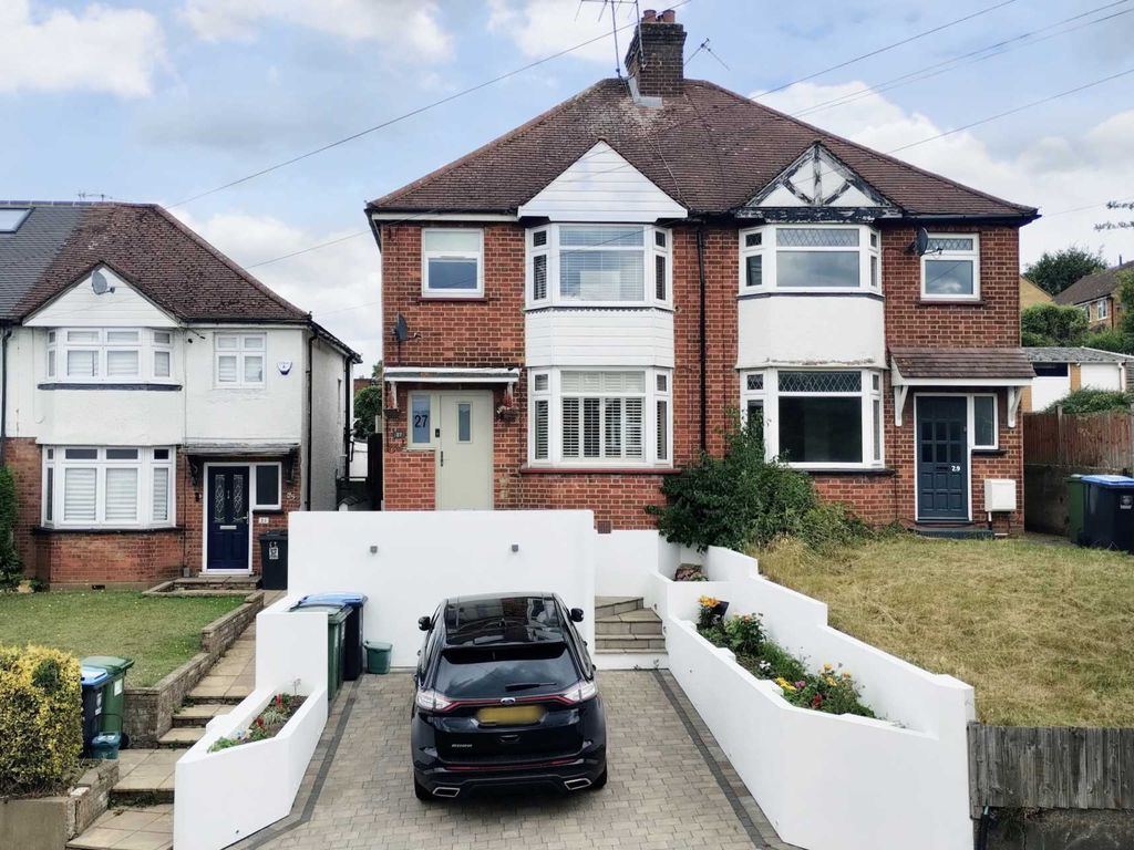 3 bed semidetached house for sale in Belswains Lane, Nash Mills, Hemel