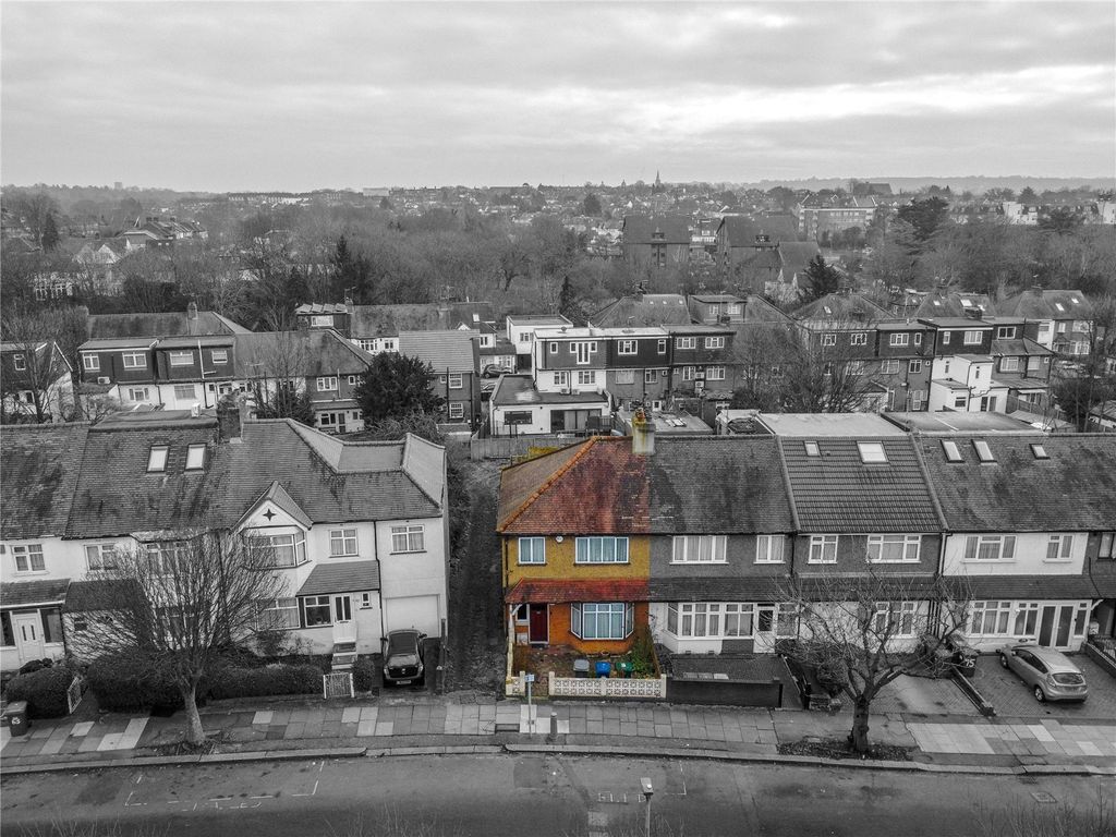 3 bed semidetached house for sale in Hillview Gardens, Hendon, London