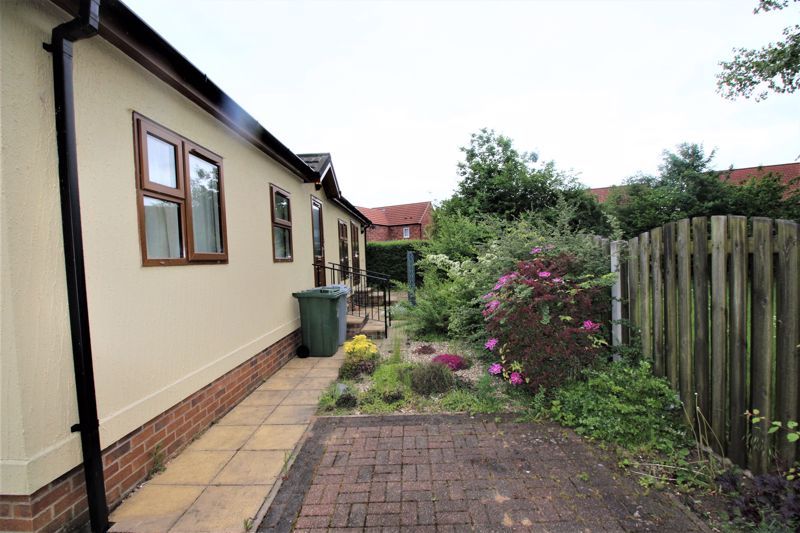 2 bed mobile/park home for sale in Fairfield Park, Wellow Road