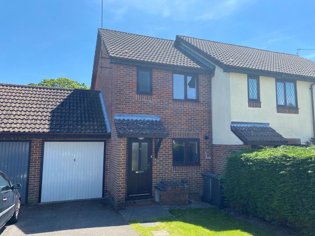 2 bed end terrace house to rent in Damask Gardens, Waterlooville PO7