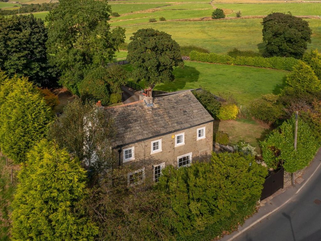 4 bed farmhouse for sale in Halifax Road, Briercliffe, Burnley BB10