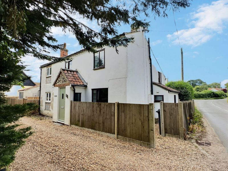 3 bed semidetached house for sale in Litcham Road, Great Dunham, King