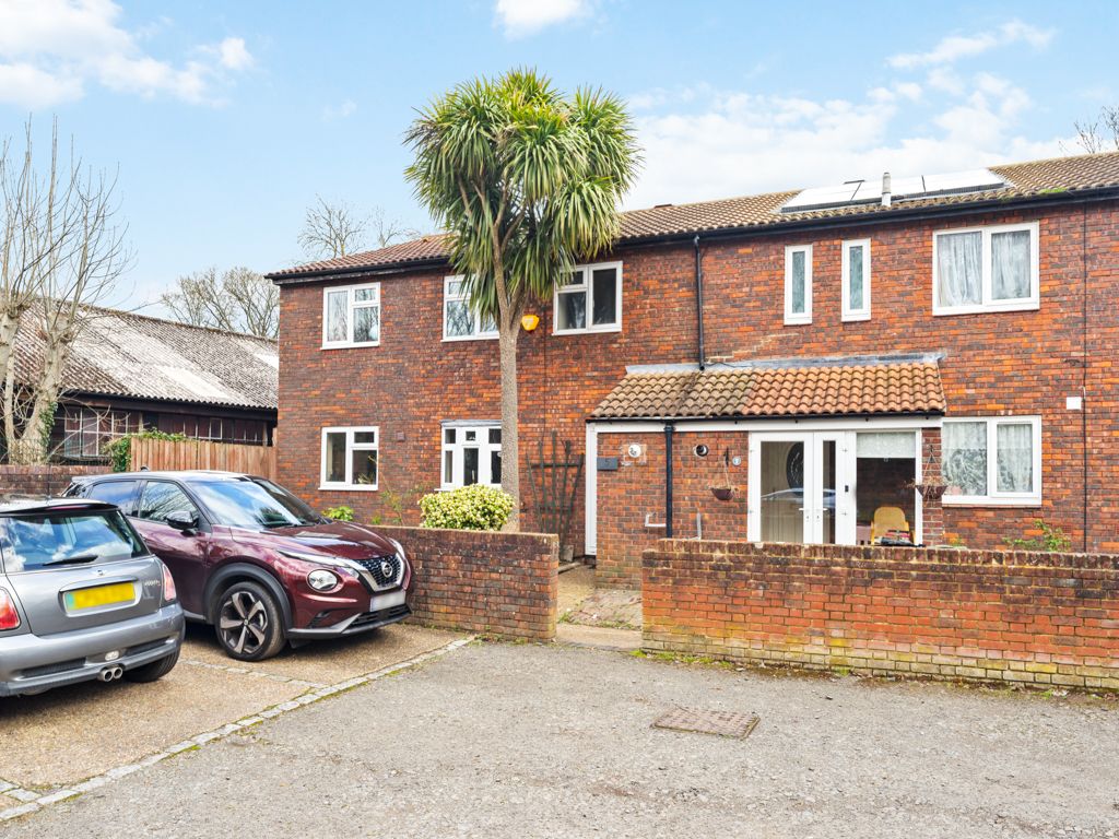 4 bed end terrace house for sale in Plough Lane Close, Wallington SM6