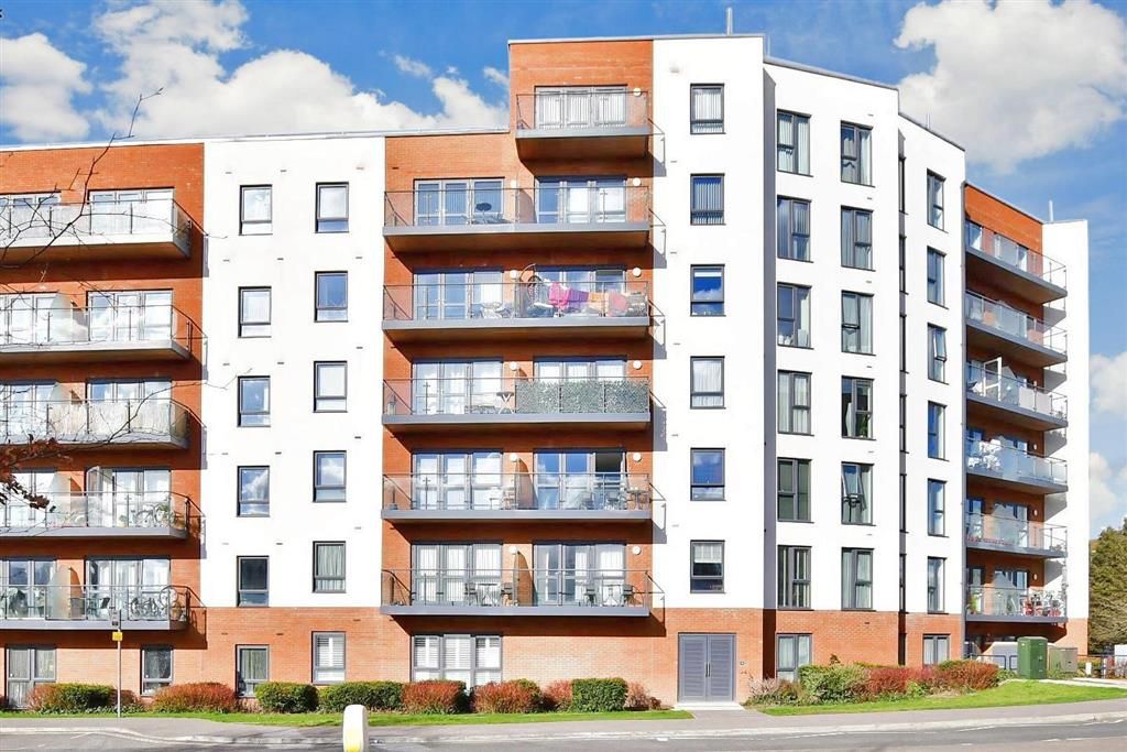 1 bed flat for sale in Ifield Road, West Green, Crawley, West Sussex RH11, £215,000 Zoopla
