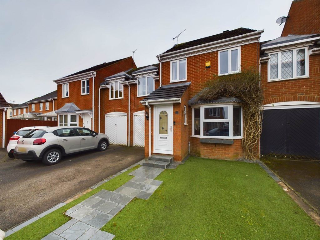 3 bed link detached house for sale in Grebe Close, Watermead, Aylesbury