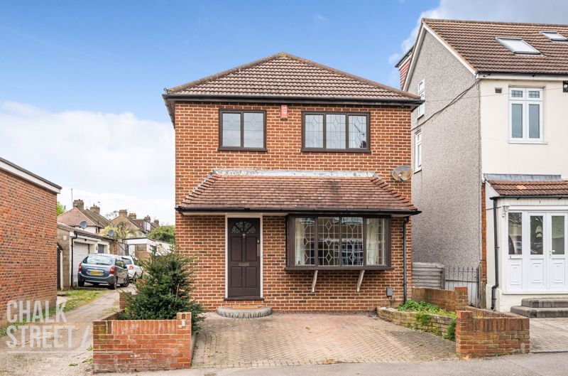 4 bed detached house for sale in Lyndhurst Drive, Hornchurch RM11, £