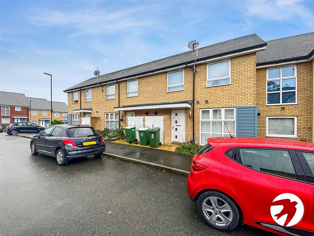 2 bed terraced house to rent in Tower Road, Belvedere DA17, £1,750 pcm