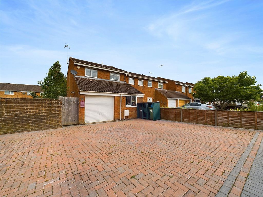 3 bed semidetached house for sale in Church Drive, Quedgeley