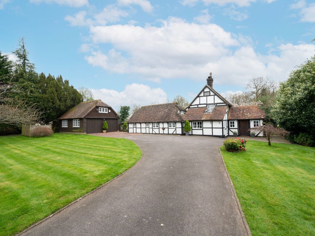 5 bed detached house for sale in Reeds Lane, Southwater RH13, £