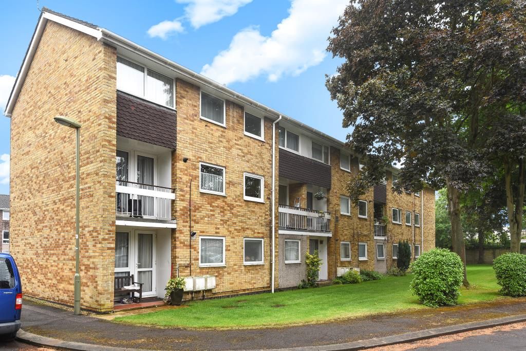 2 bed to rent in Wykeham Crescent, East Oxford OX4, £1,400
