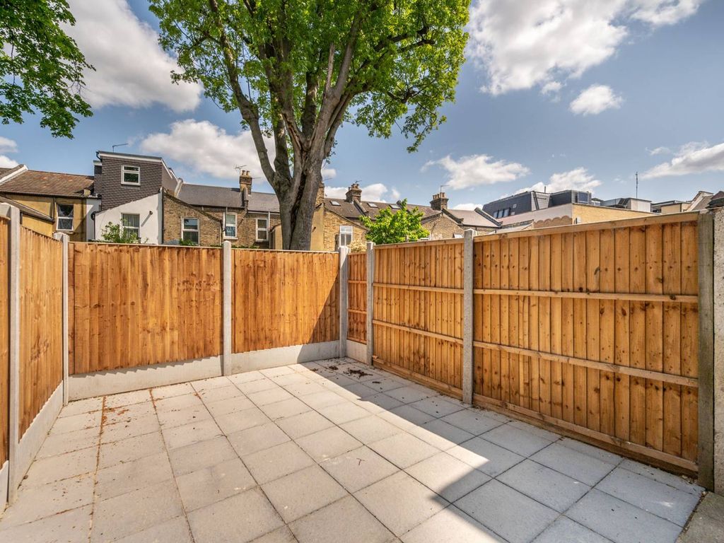2 bed flat for sale in Katherine Road, Forest Gate, London E7 Zoopla