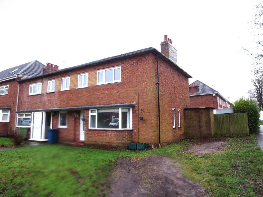 3 bed end terrace house for sale in Churchill Road, Stone