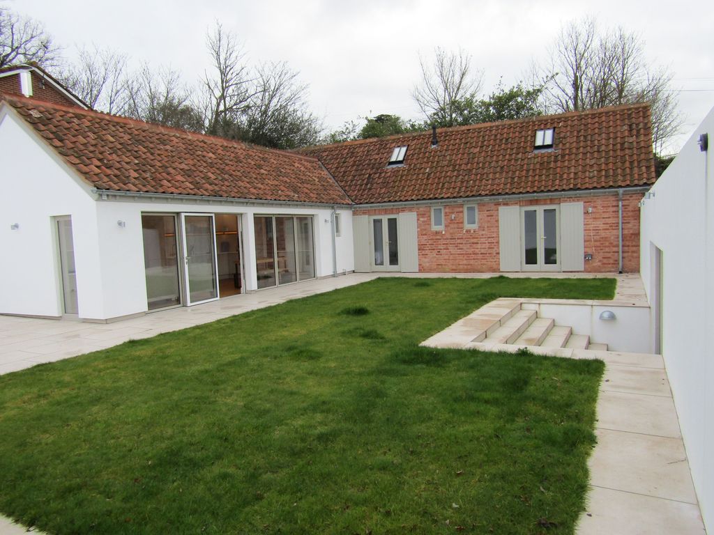 3 bed bungalow to rent in Clyst St. Mary, Exeter EX5, £3,350 pcm Zoopla