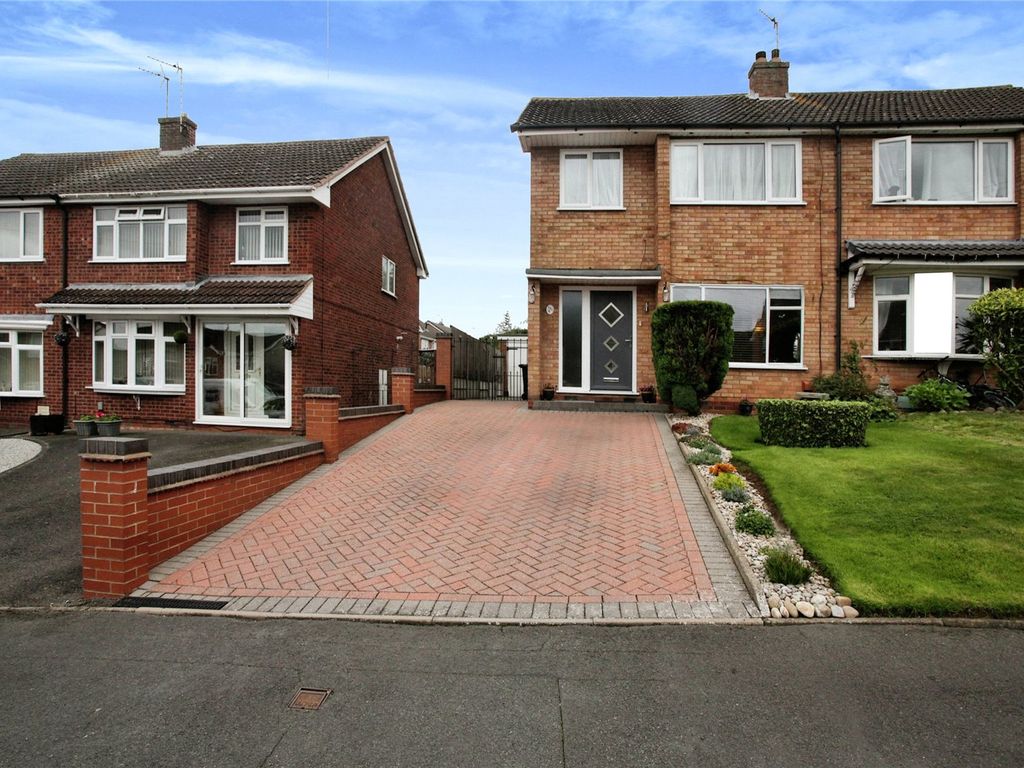 3 bed semidetached house for sale in Berwyn Way, Nuneaton