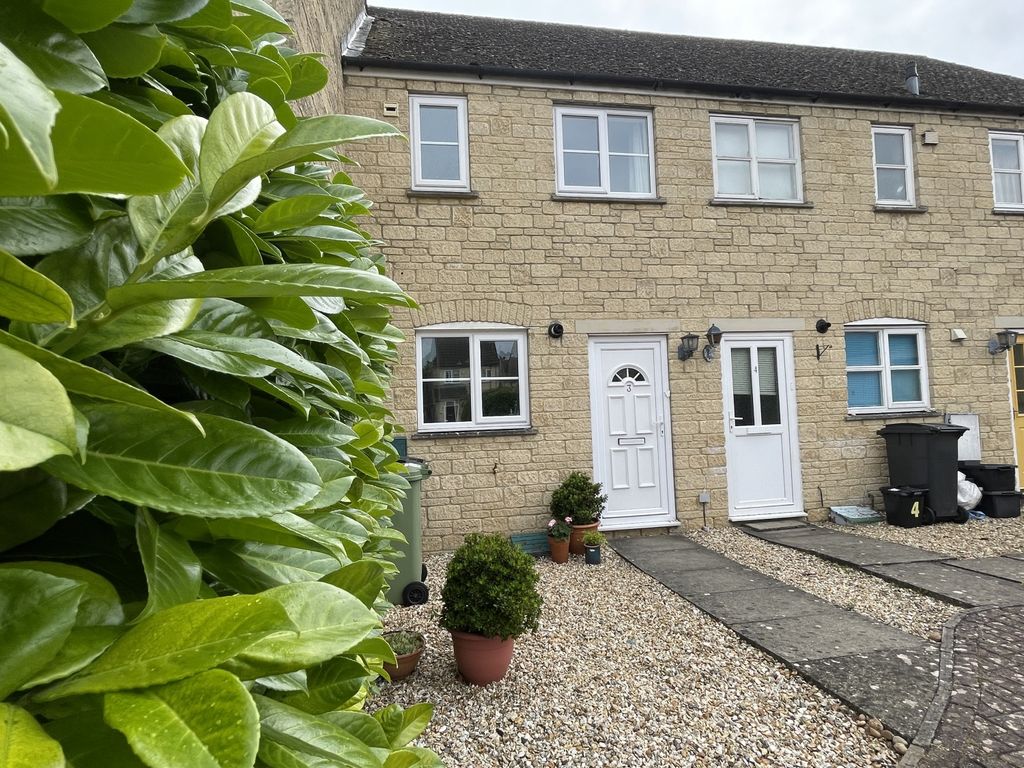 2 bed terraced house to rent in Swansfield, Lechlade GL7, £725 pcm Zoopla