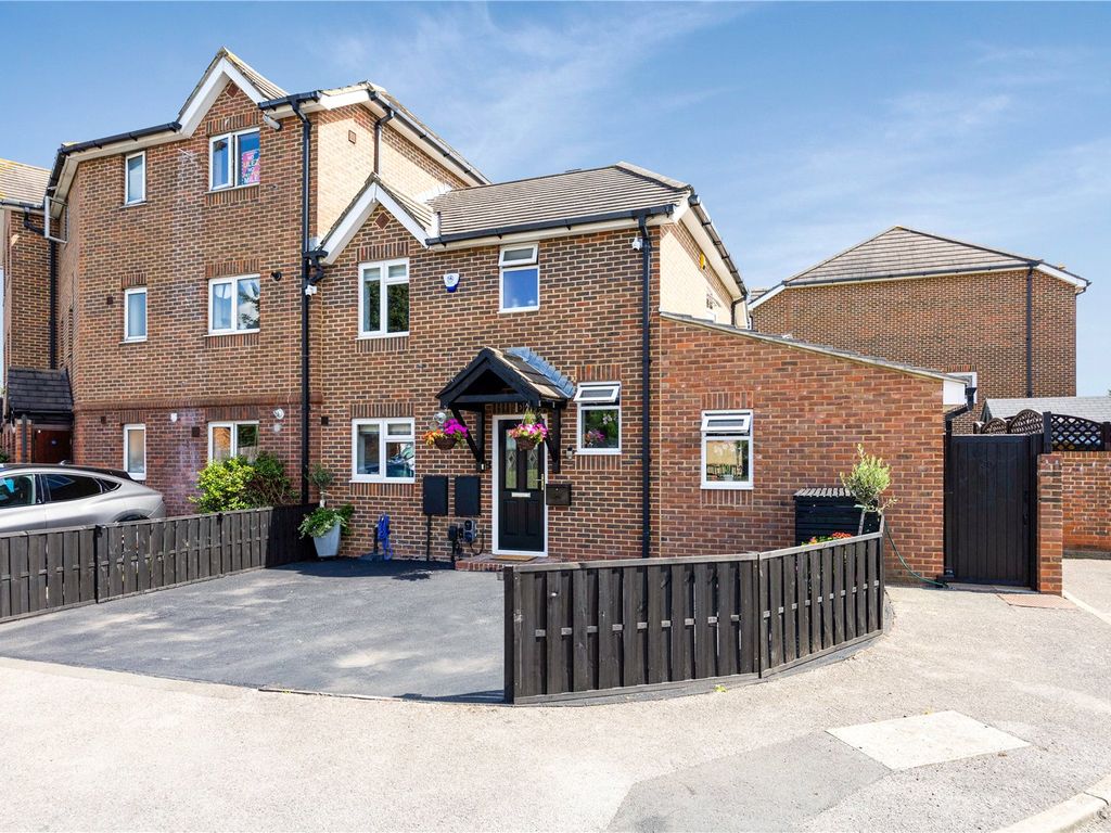 3 bed end terrace house for sale in Devonshire Road, Carshalton SM5, £