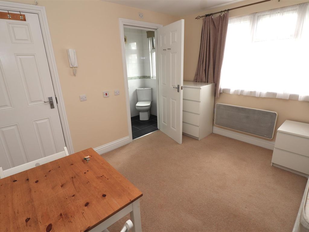 Studio to rent in Norwood Drive, North Harrow, Harrow HA2 Zoopla