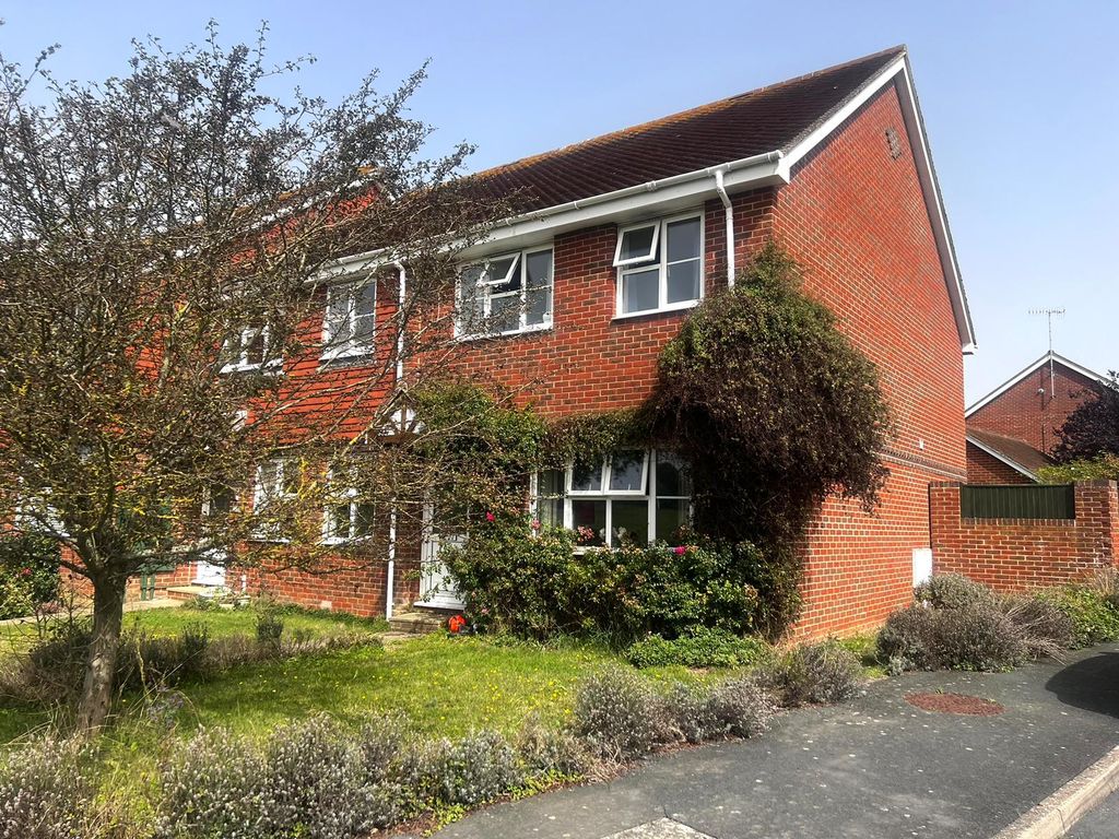 3 bed end terrace house to rent in Grand Avenue, Seaford BN25, £1,500