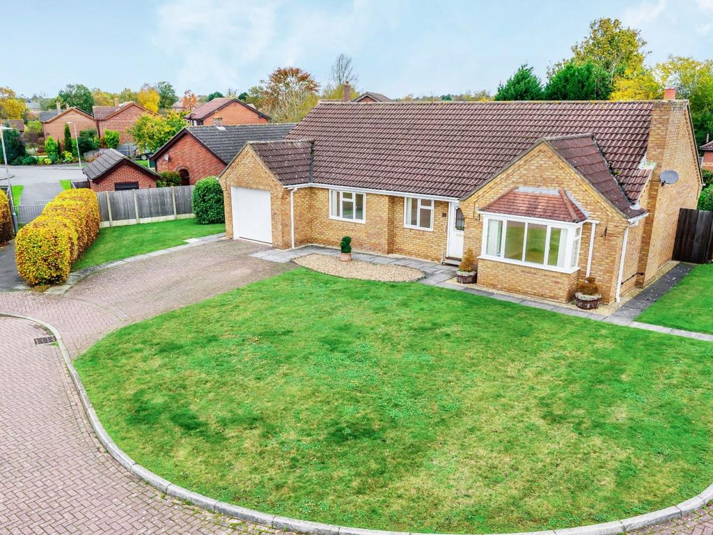 3 bed detached bungalow for sale in Carlisle Gardens, Horncastle, Lincs