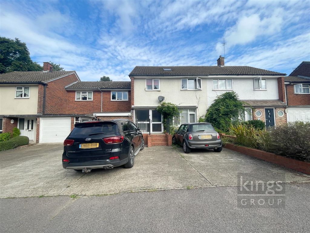 7 bed terraced house for sale in Chapel Field, Harlow CM17, £550,000