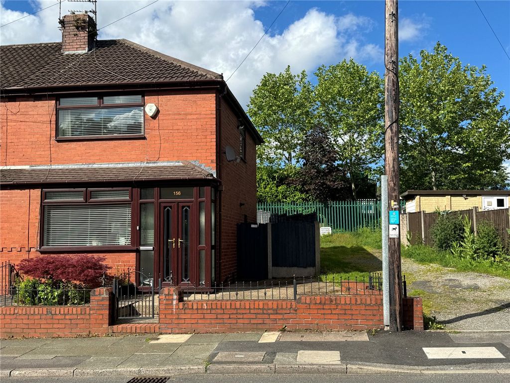 2 bed end terrace house for sale in Stanley Road, Chadderton, Oldham