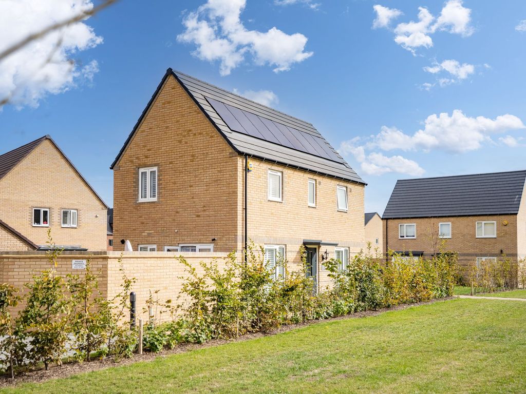 3 bed detached house for sale in Mistle Thrush Drive, Northstowe CB24 Zoopla