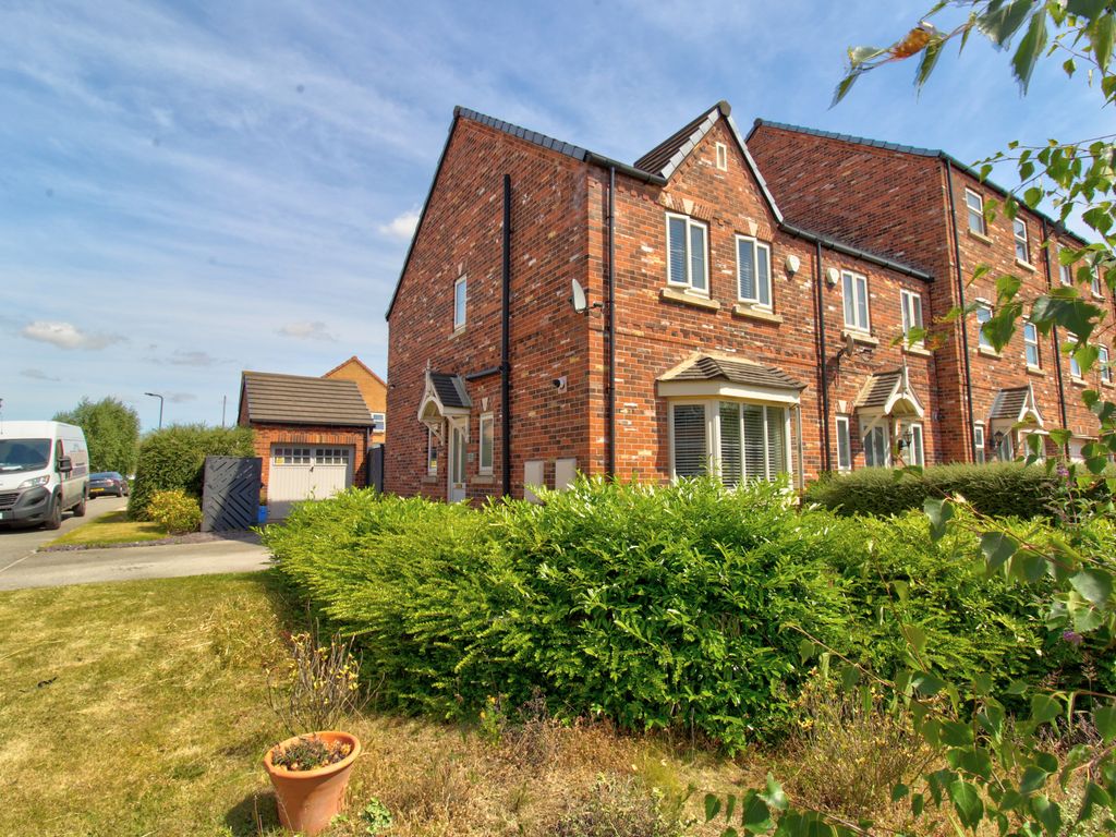 3 bed semidetached house for sale in Waterway Lane, Kilnhurst