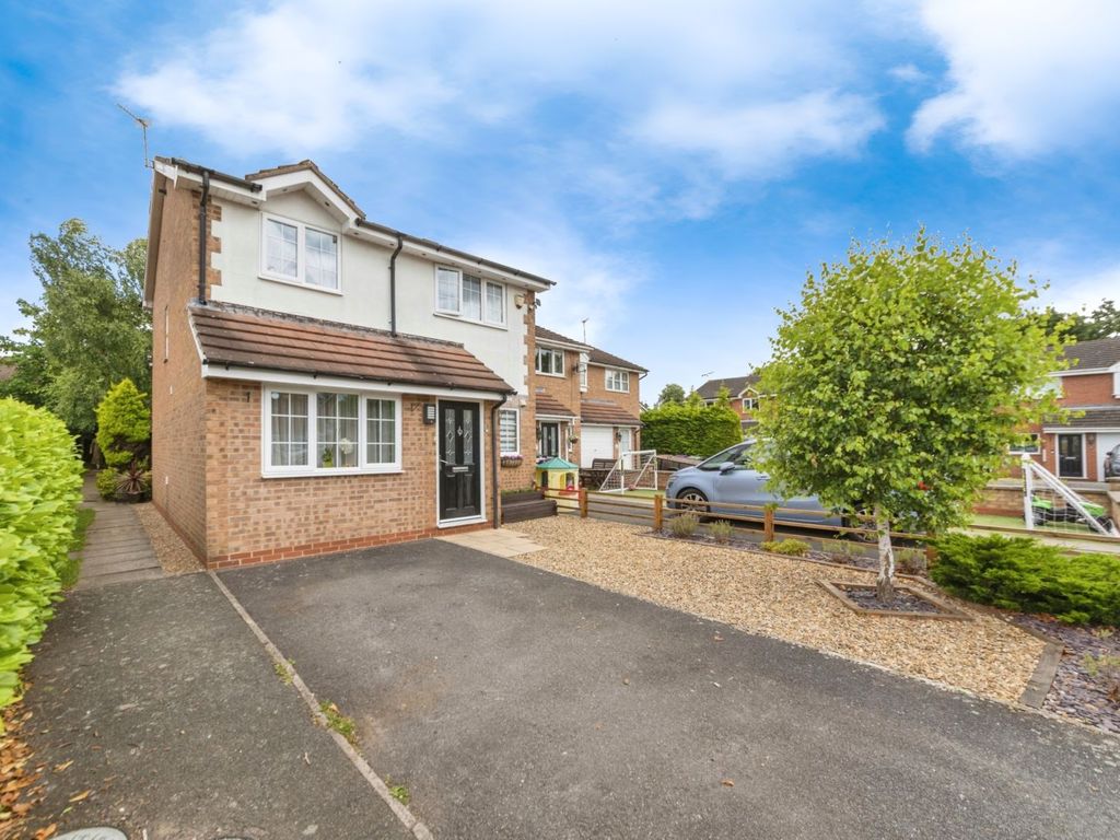 3 bed end terrace house for sale in Briarwood Close, Gonerby Hill Foot, Grantham NG31, £240,000