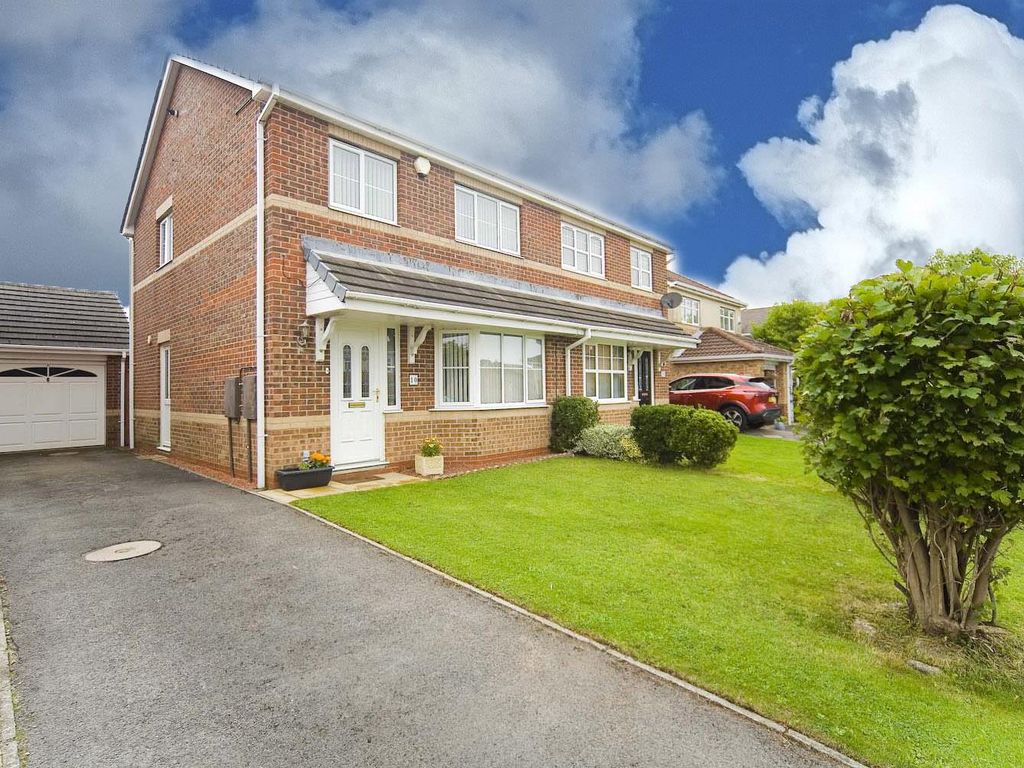 3 bed semidetached house for sale in Oakwood Close, Hartlepool TS27, £