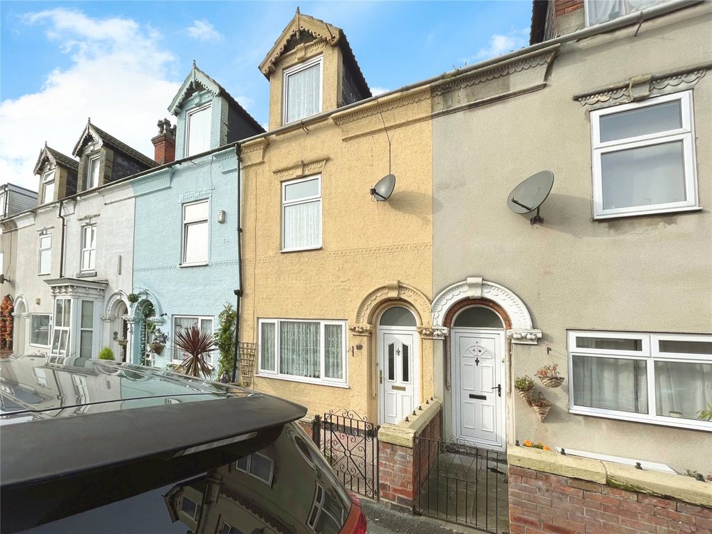 4 bed terraced house for sale in Jefferson Street, Goole, East