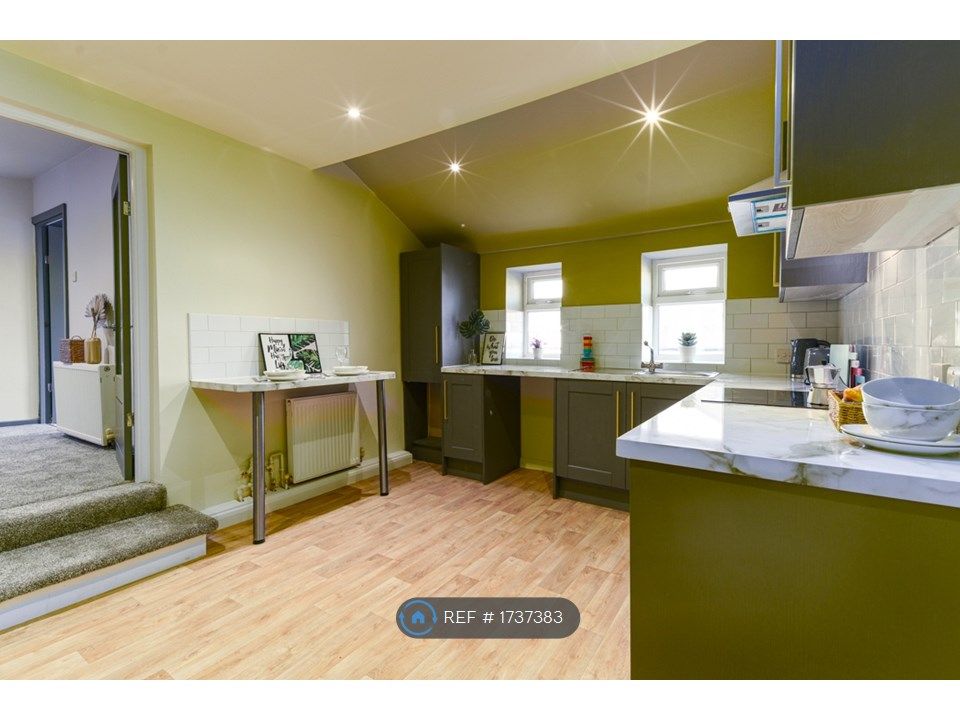 2 bed flat to rent in Lee Lane, Horwich, Bolton BL6 Zoopla