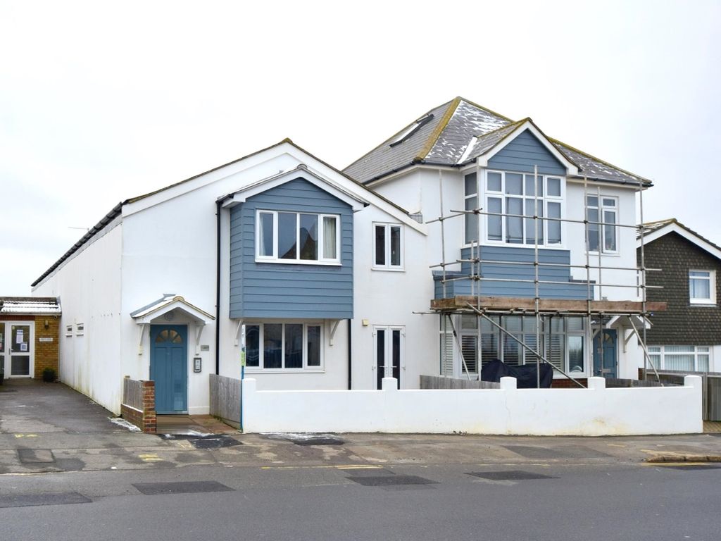 2 bed flat to rent in South Coast Road, Peacehaven BN10, £1,250 pcm