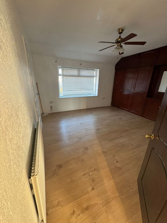 3 bed terraced house to rent in Holgate Gardens, Dagenham RM10, £1,950