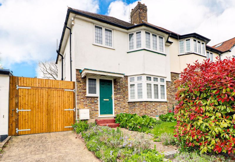 3 bed semidetached house for sale in King Edward Road, New