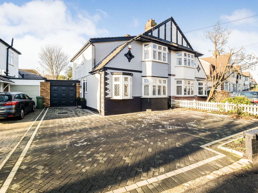 4 bed semidetached house for sale in Mashiters Walk, Romford RM1 Zoopla