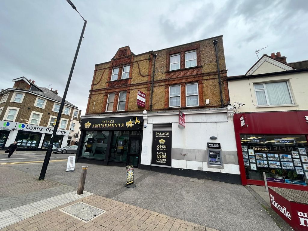 2 bed flat to rent in Hertford Road, Enfield EN3, £1,600 pcm Zoopla