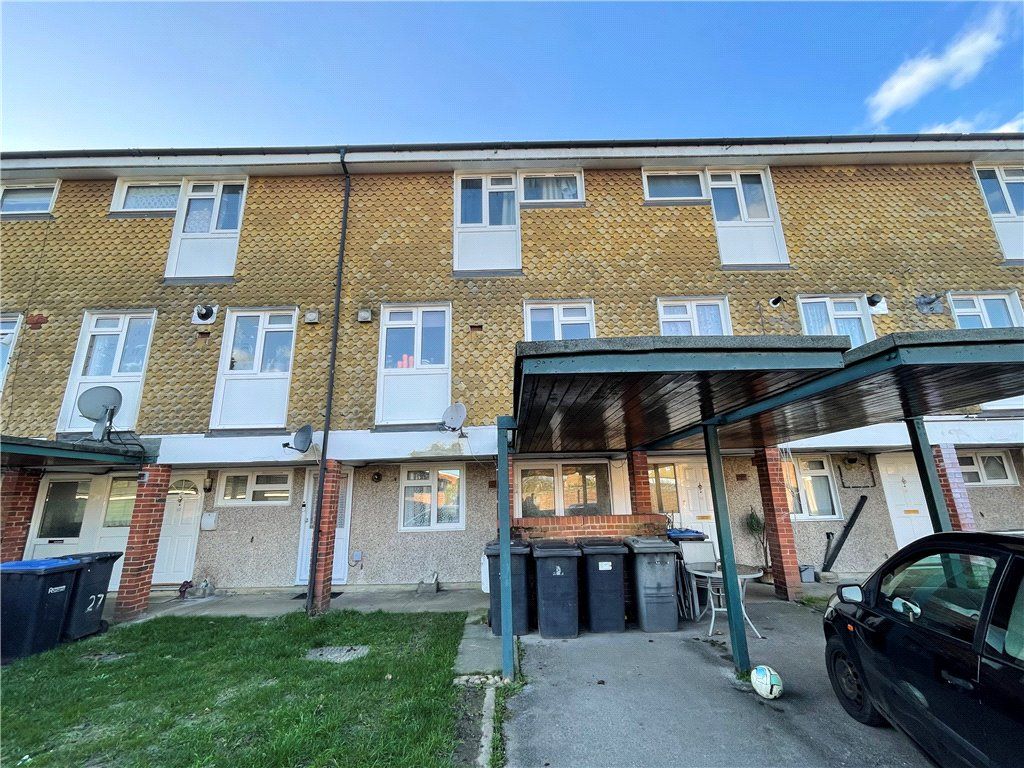 3 bed to rent in Beechtree Avenue, Englefield Green, Egham