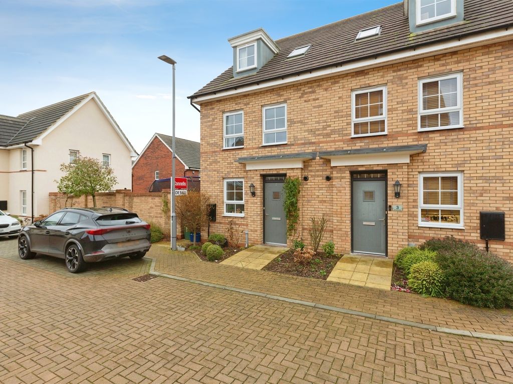 4 bed semidetached house for sale in Aurelia Close, Fairfields, Milton