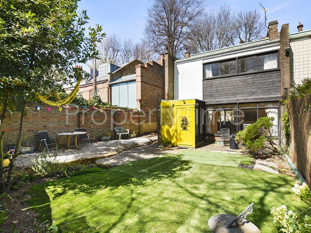 3 bed semidetached house for sale in Village Close, Hampstead NW3 Zoopla