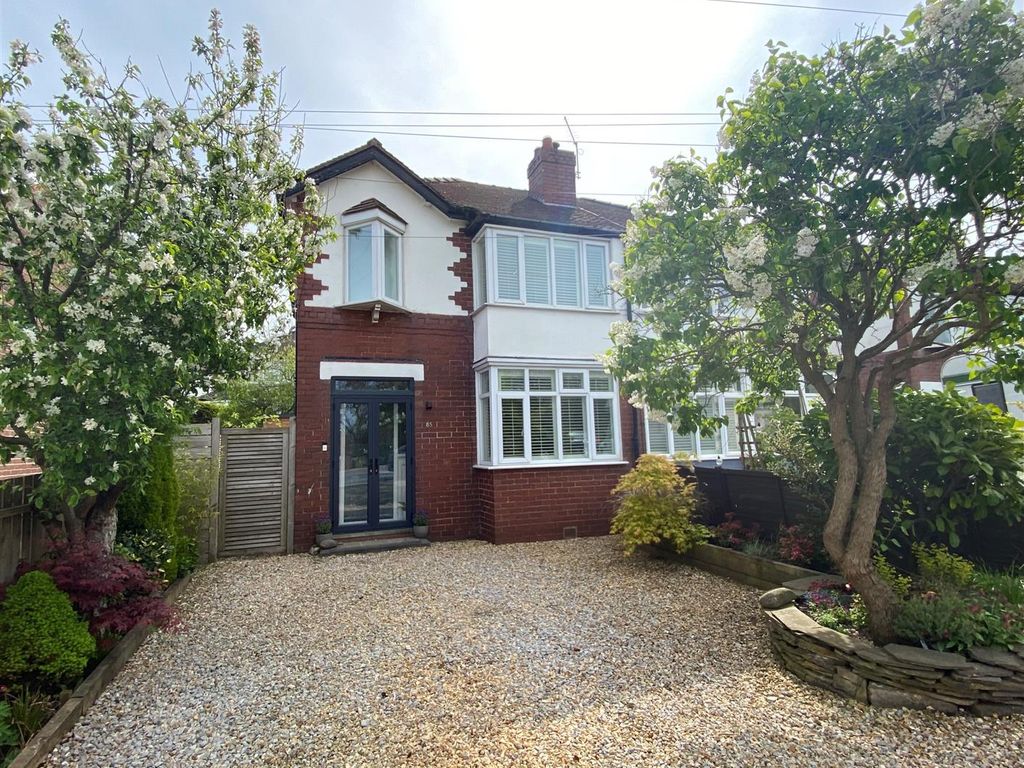 3 bed semidetached house for sale in London Road, Lyme Green