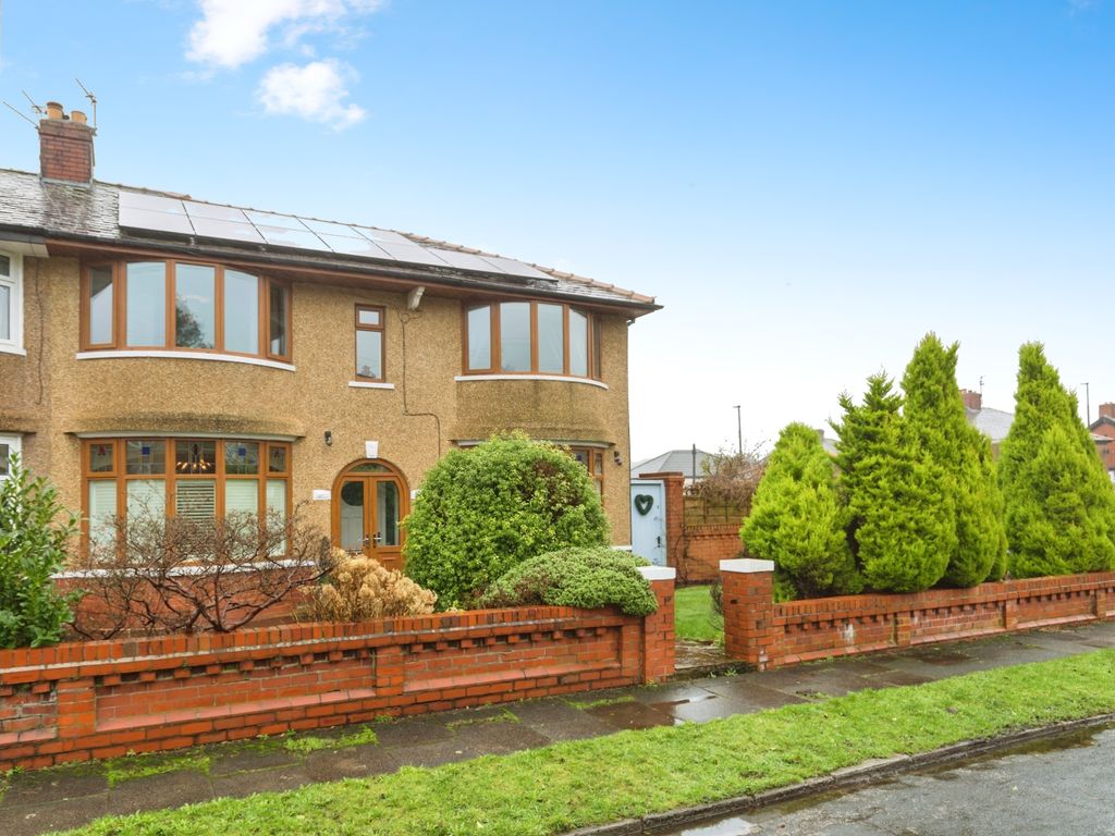 4 bed semidetached house for sale in York Crescent, Blackburn
