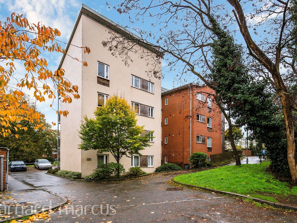 2 bed flat for sale in The Cedars, Reigate RH2 Zoopla